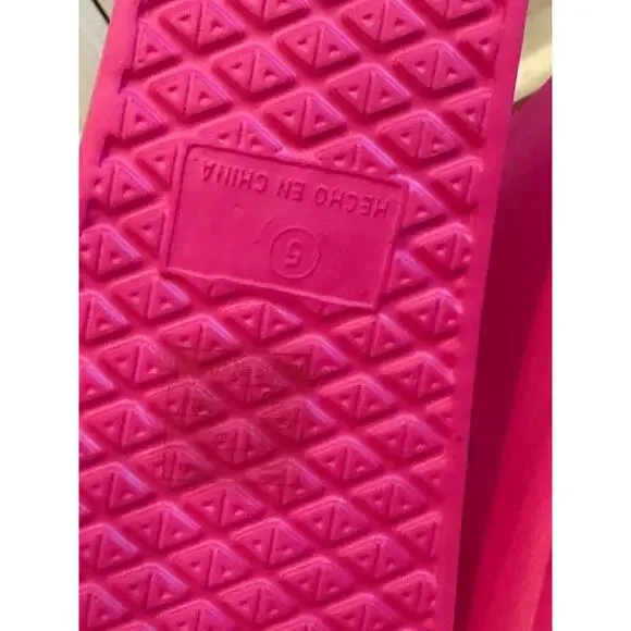 Pretty Little Thing Bright Pink Wide Fit Rubber Buckle Slide Size 5 - Picture 3 of 4